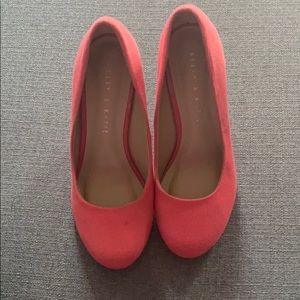 Very lightly worn only indoors coral heels